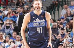 华体会官方-关于波特兰开拓者训练开放日，关键时刻止住颓势引欢呼，CBA常规赛在即，团队化学反应显著的信息-华体会官方