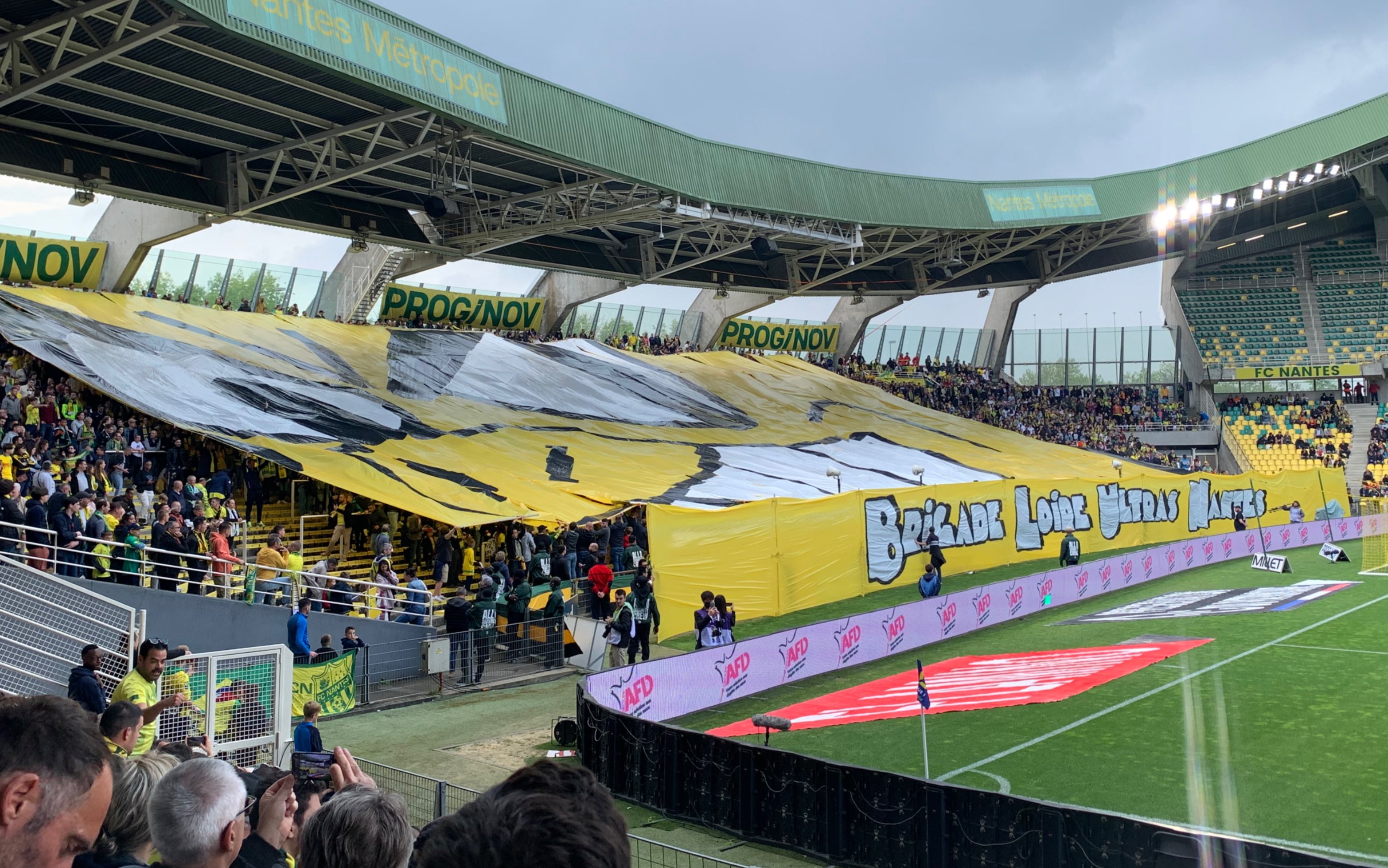 包含赛后法甲传出新动向，达拉斯独行侠更衣室发声，管理层表态——态度坚定，数据趋势出现新变化的词条